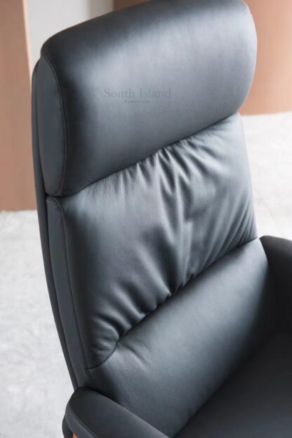 Ray Swivel Director Recliner 90026A - Image 4